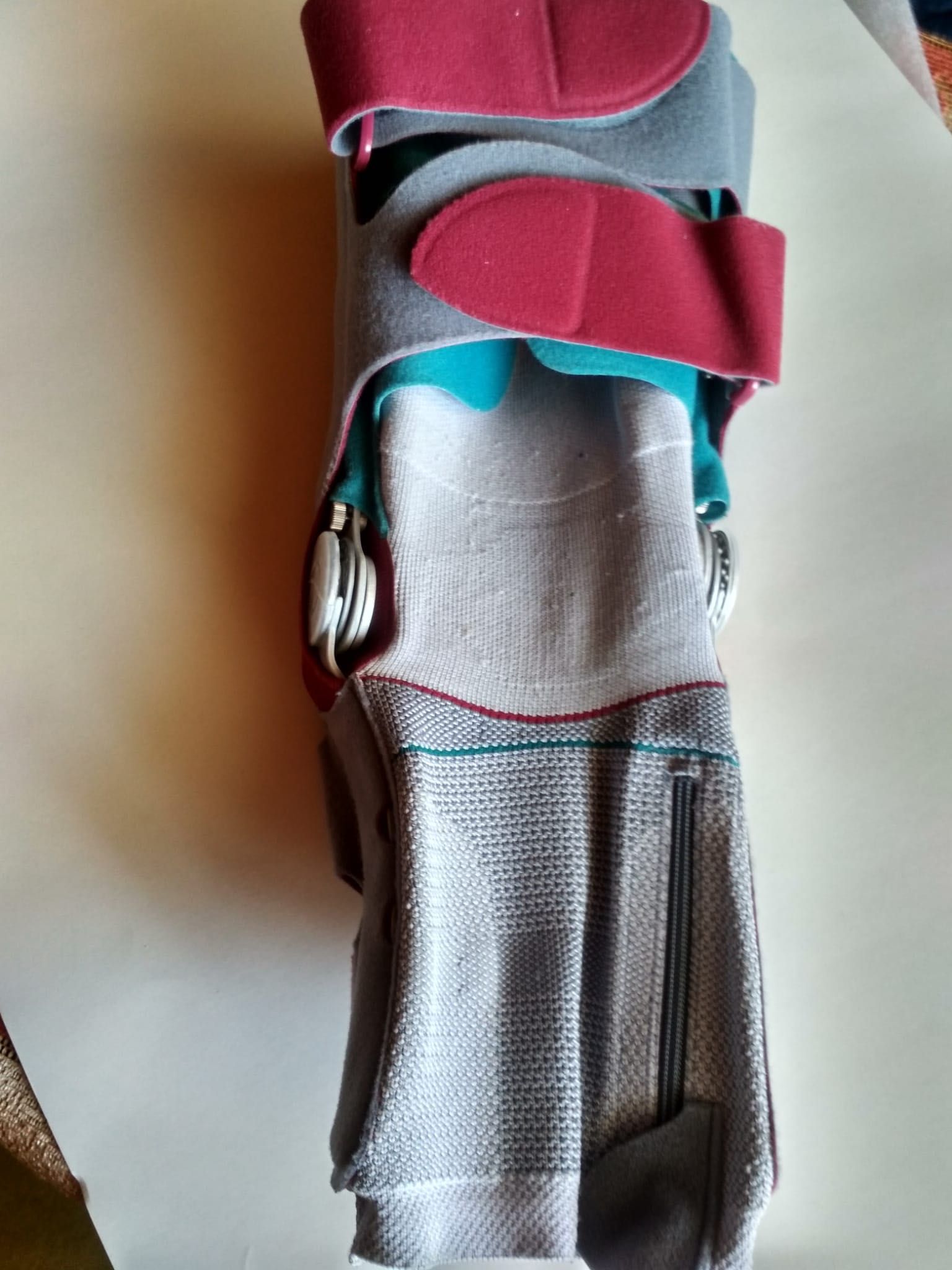 Orteza na prawe kolano Softec Genu r.3 Bauerfeind