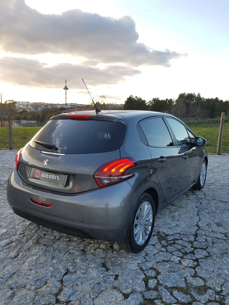 Peugeot 208 BlueHdi Style