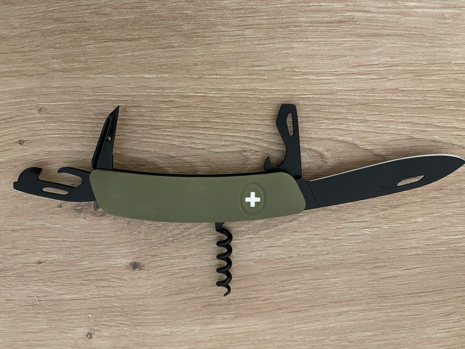 Nowy Scyzoryk swizaD03 ALLBLACK olive kni.0033.1050