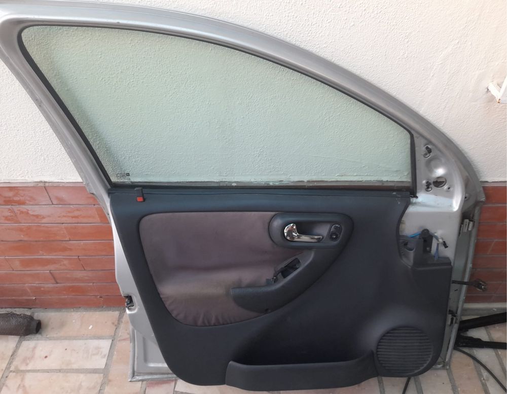 Porta esquerda opel corsa c