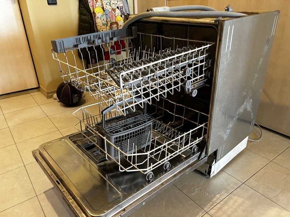 Продам посудомийну машину Bosch sgv5903 під відновлення або на з/ч