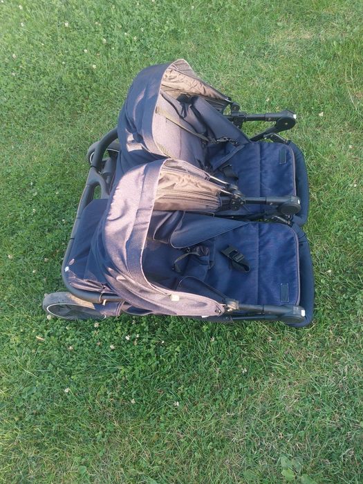 Прогулянкова коляска для двійні