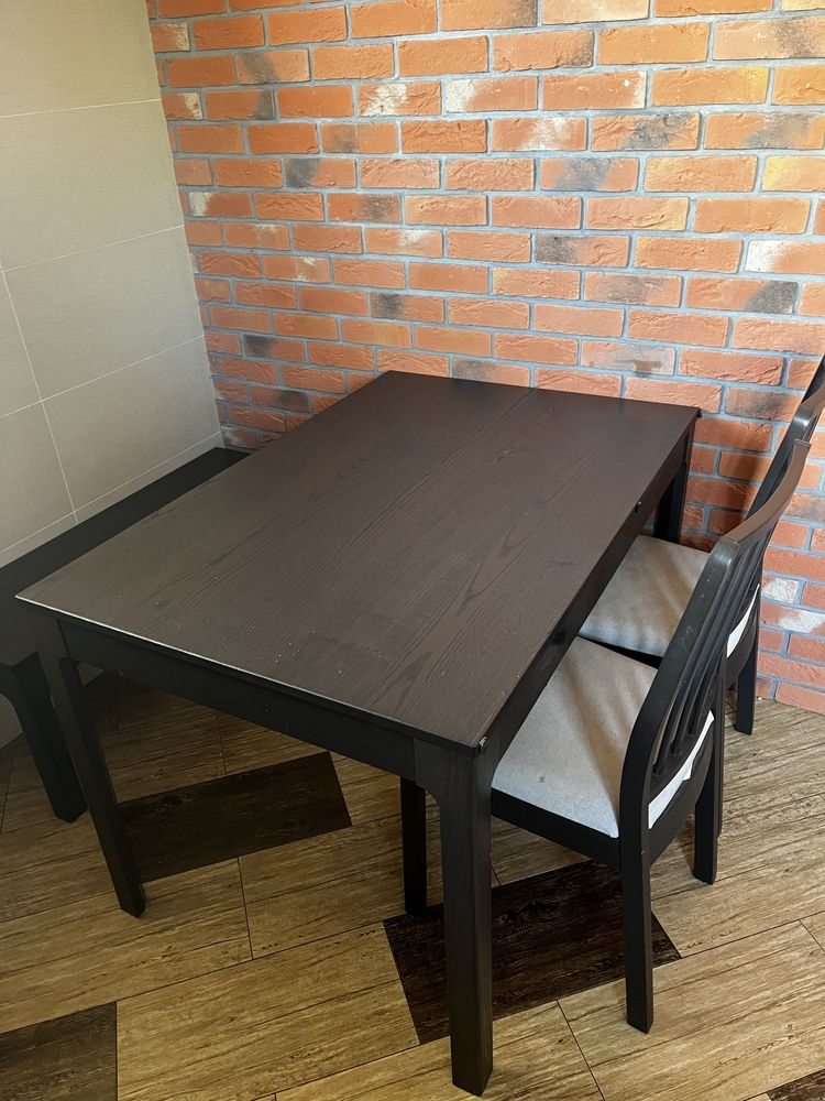Stół rozkladany, 2 krzesla, ławka