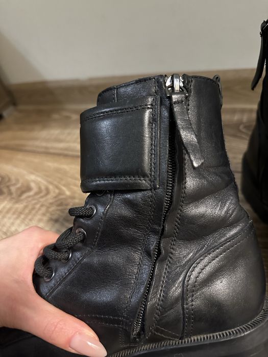 Чорні шкіряні напівчоботи
