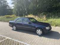 Mercedes W124 250D z klimatyzacją, sedan