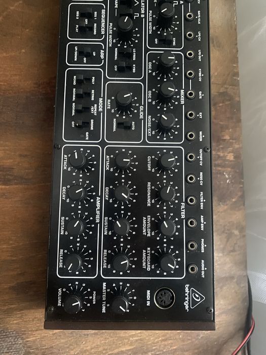Behringer Pro 1 синтезатор