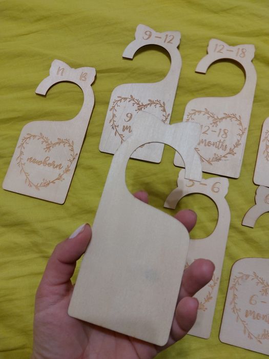 набір дерев'яних розділювачів для дитячого одягу
7 штук