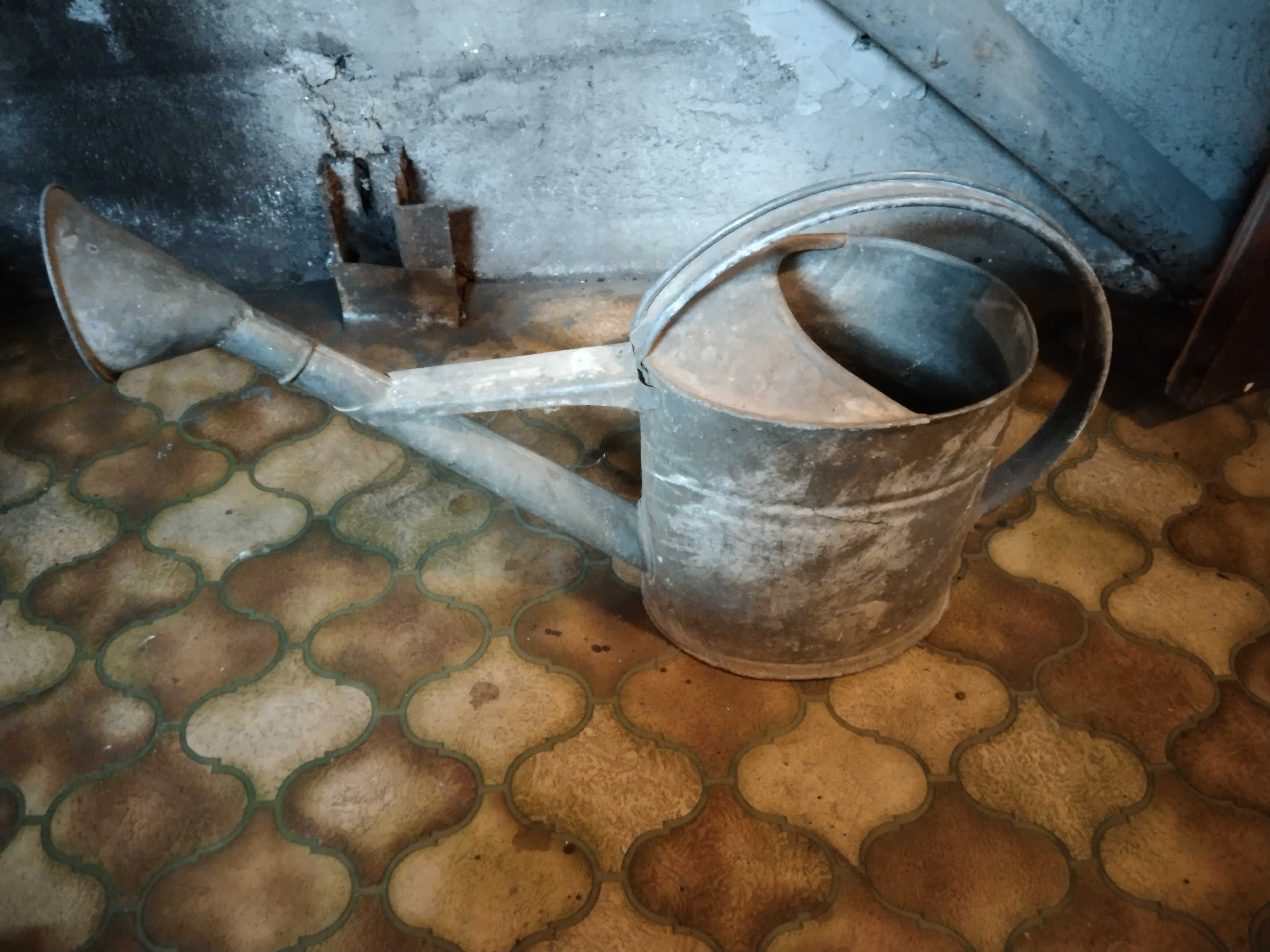 Stara konewka metalowa