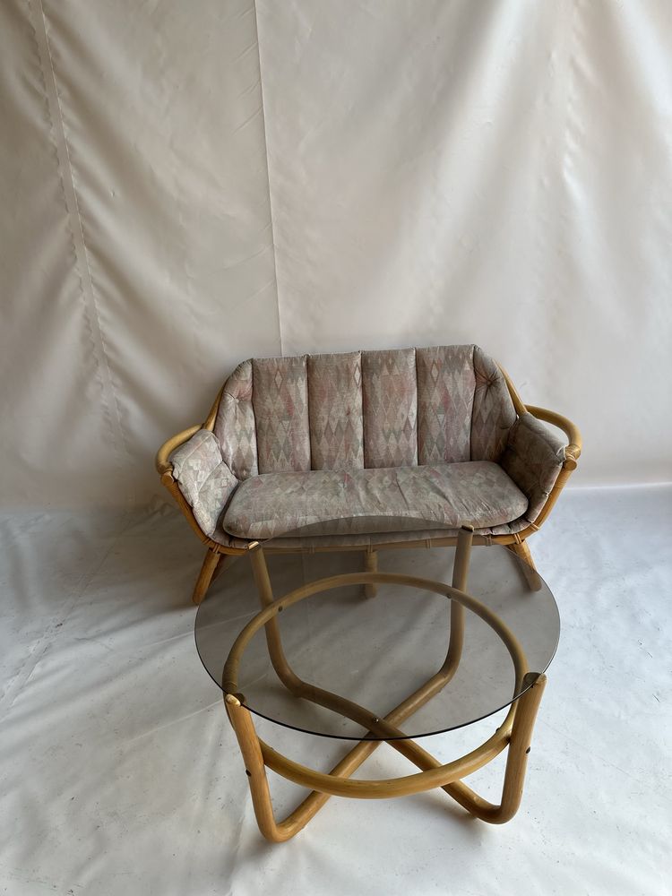 Zestaw mebli - sofa i stolik