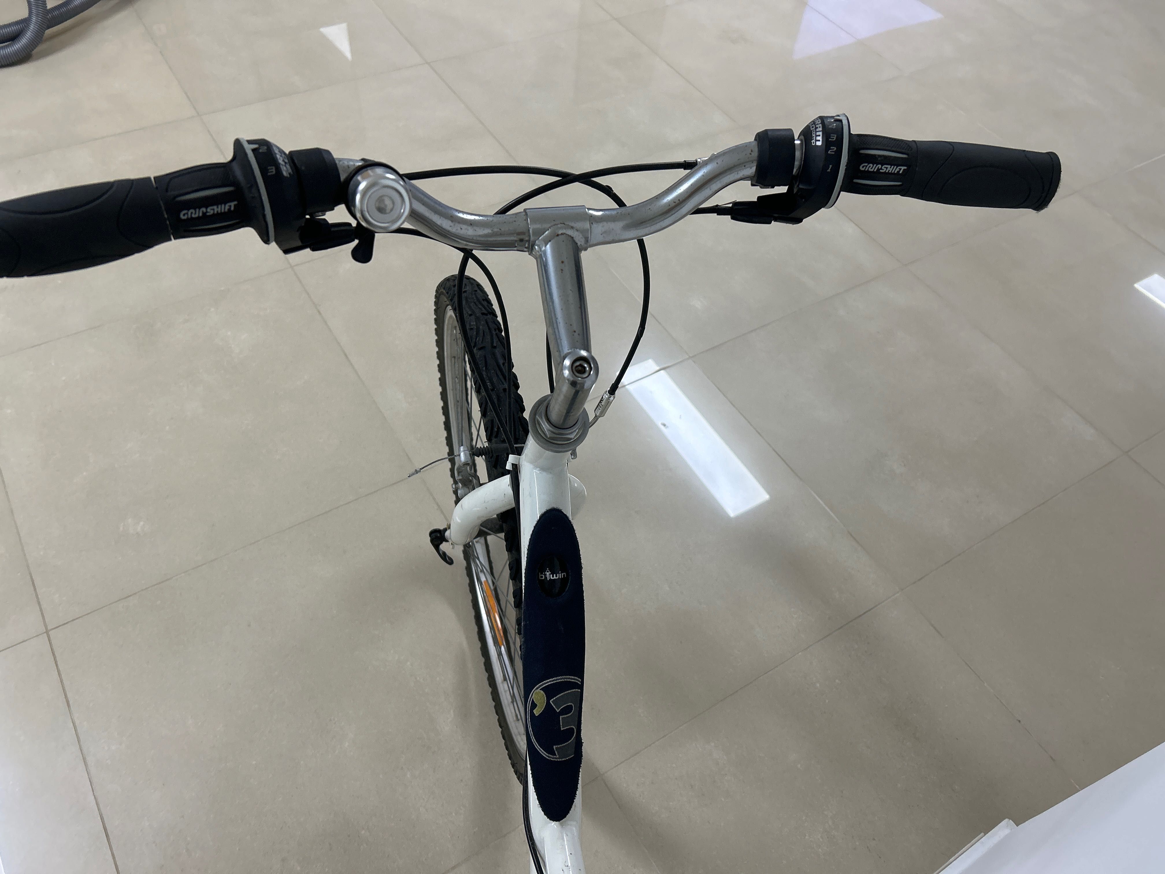 Bicicleta Júnior/adulto em branco.