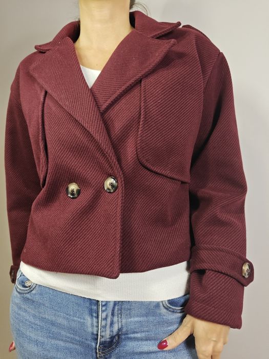 Kurtka, krótki płaszczyk zapinany na guziki