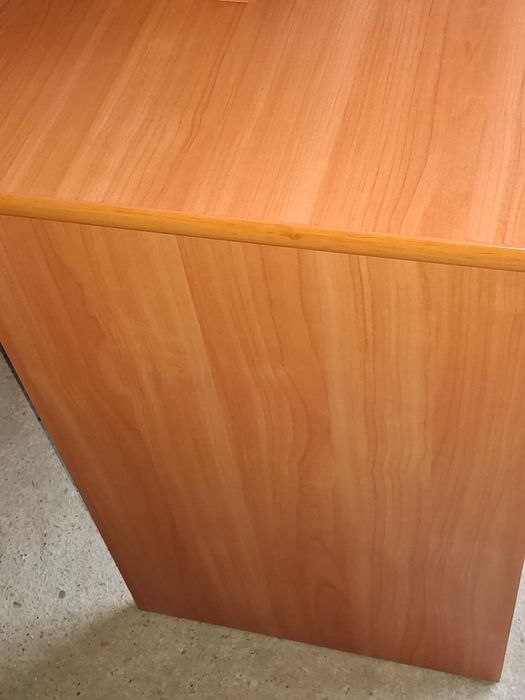 Biurka komputerowe z wysuwaną półka na klawiatura mozliwy transport