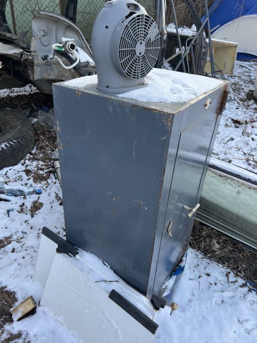 Сейф железный большой