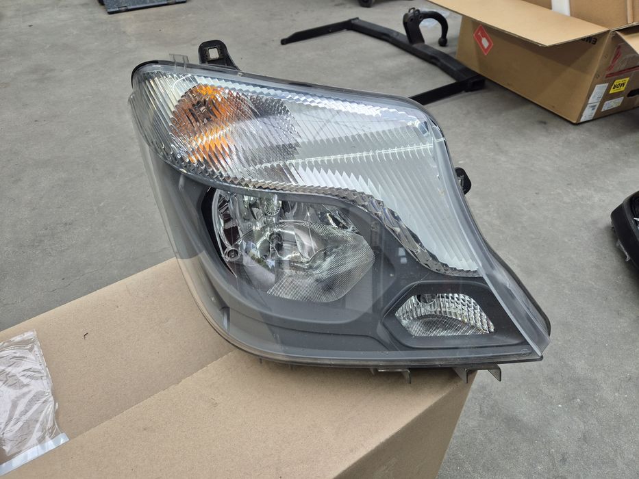 Mercedes Sprinter W906 lampa prawa przednia eu OEM