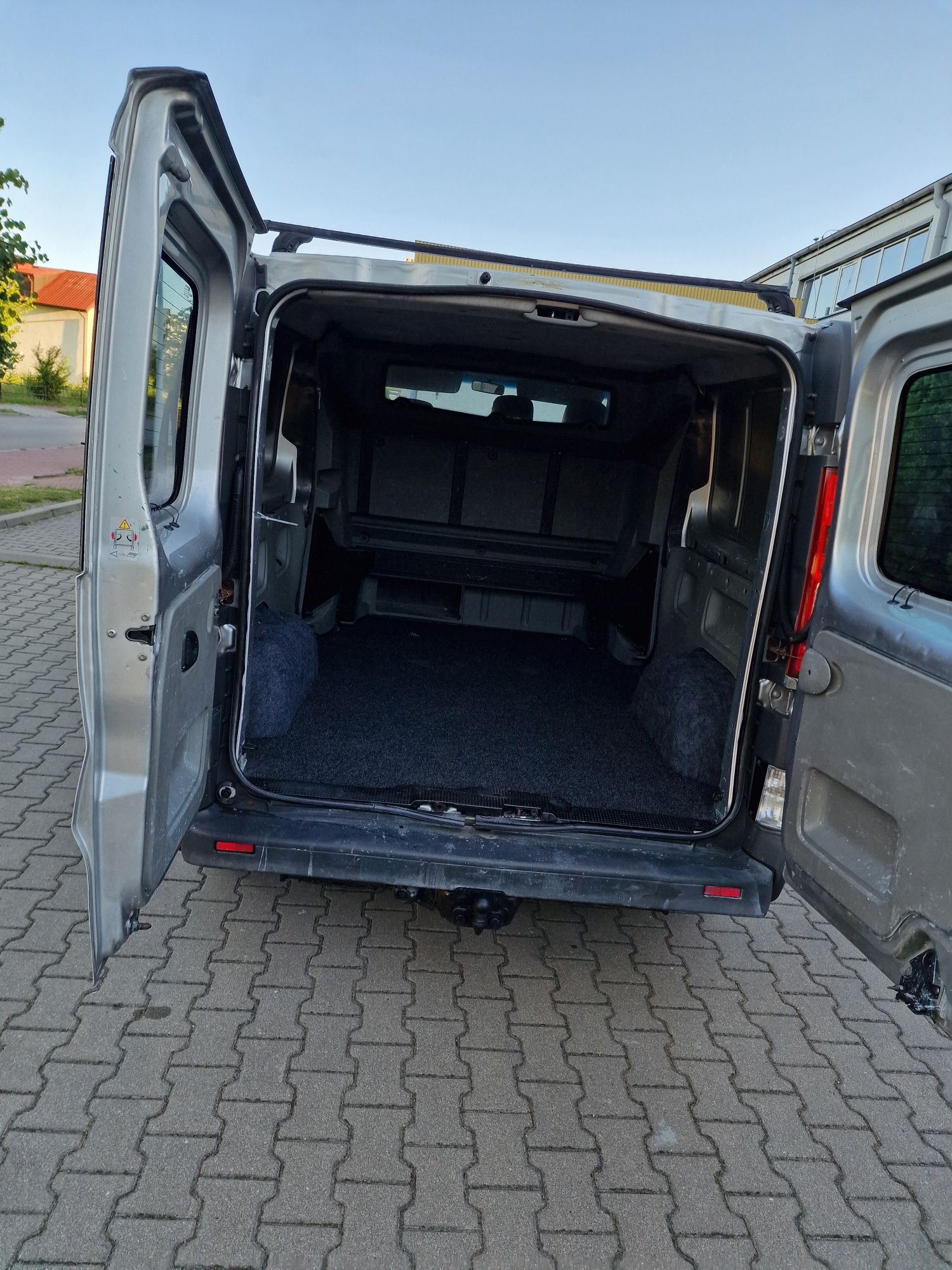 Brygadówka Trafic Vivaro 2.0 CDi Long L2H1.Dubelcabina.