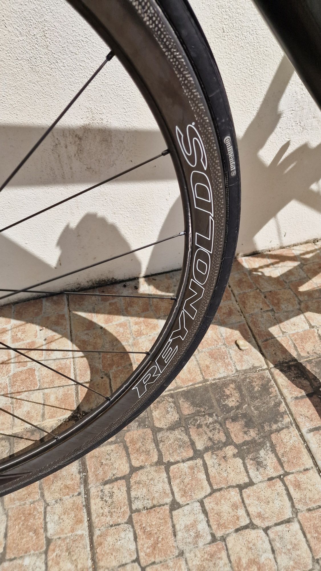 Rodas estrada carbono Reynolds