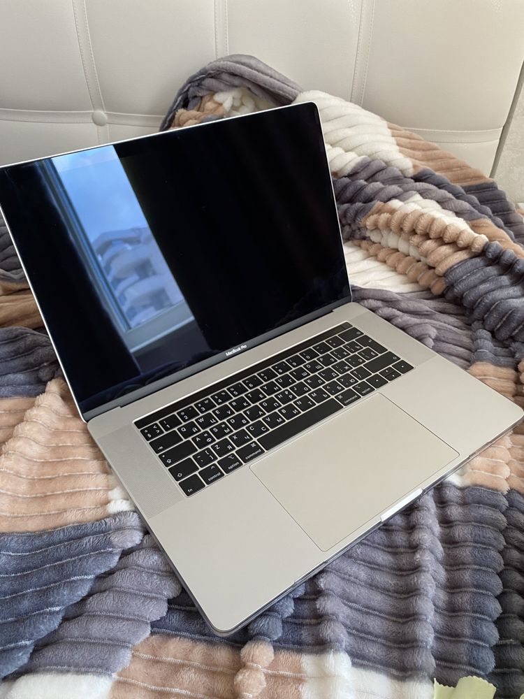 MacBook Pro 15.4 2019 / i7 2,6 / 16ГБ / 256ГБ