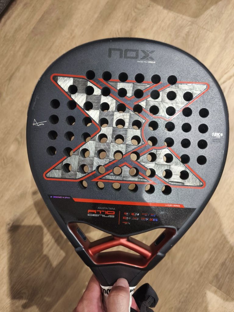 Raquete de padel NOX AT10 18K 2025