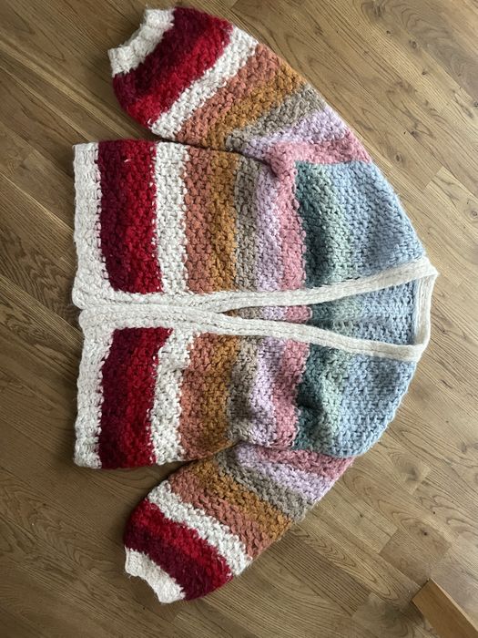 Sweter robiony na drutach L