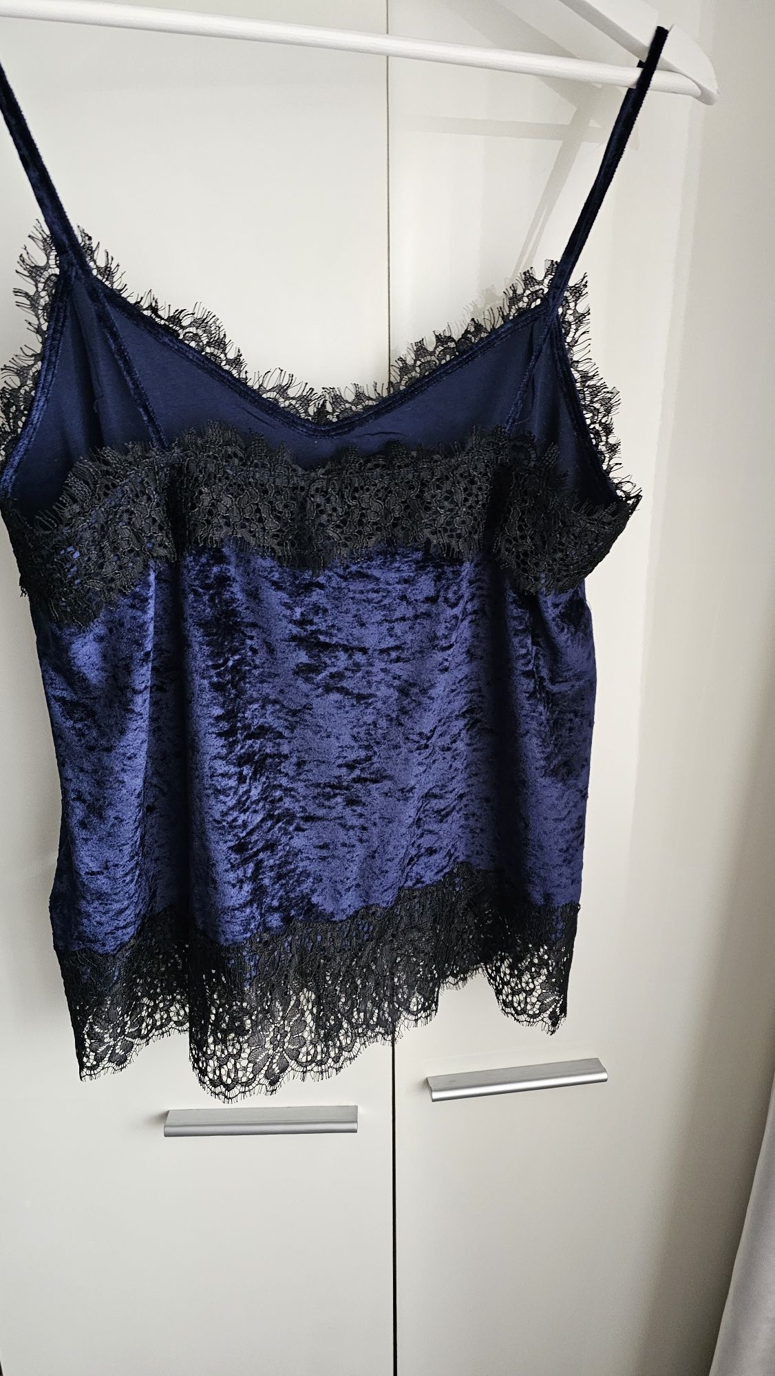 Wyprzedaż Aksamitny top na ramiączkach H&M r M