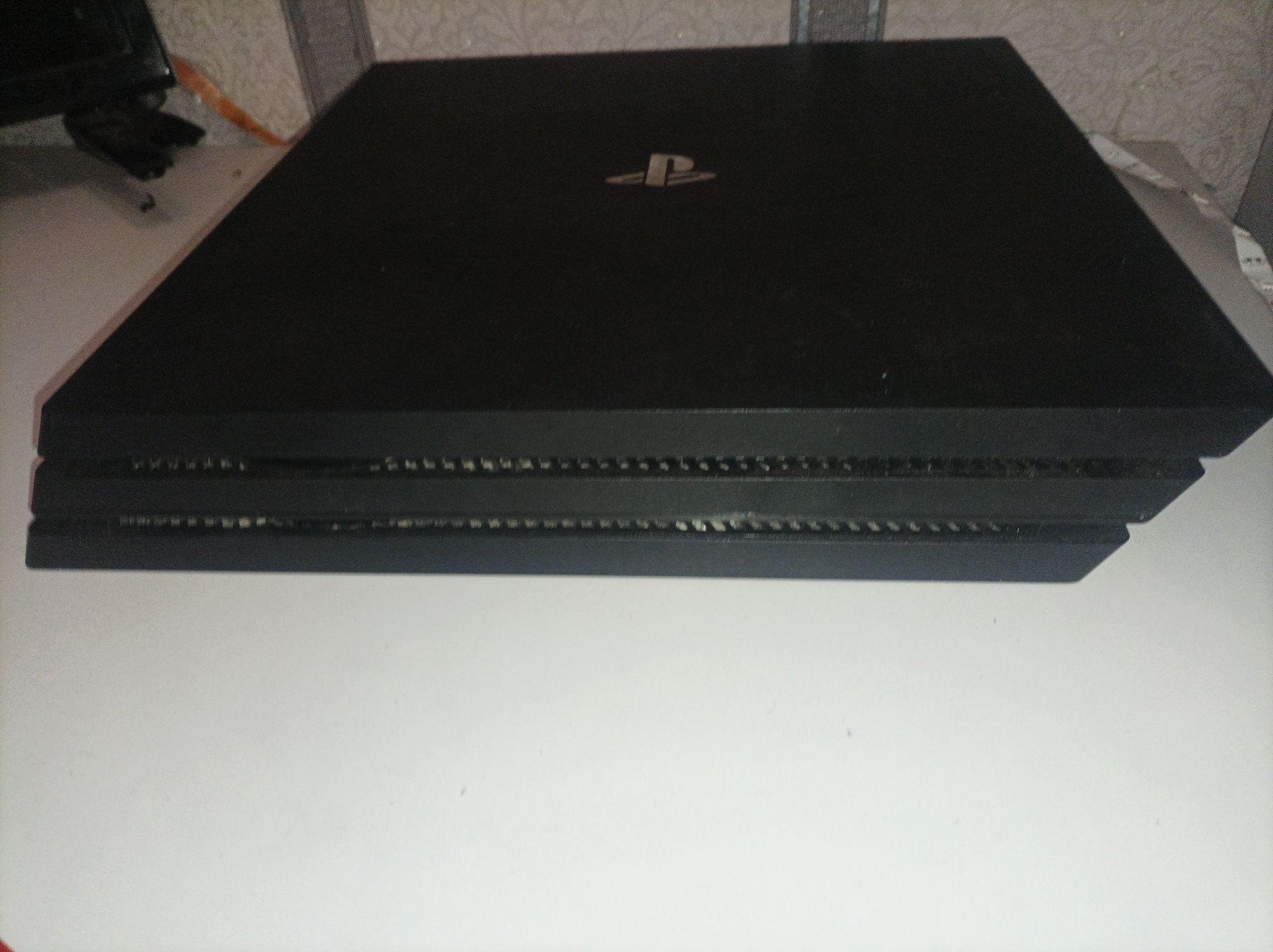 Ps4 pro как новая 1TB диски ГТА 5  юфс 3  и 2 джойст