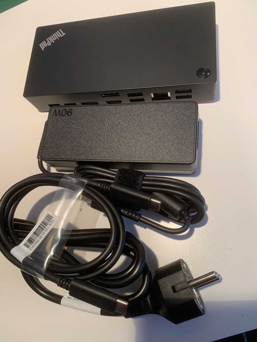 Docking Station Lenovo Thinkpad USB-C (90W) Preta/Vermelha