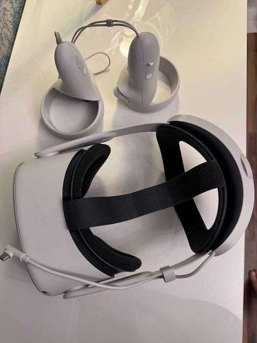 Oculus Quest 2 z  Battery Pack/Comfort Strap - W pełni Sprawny