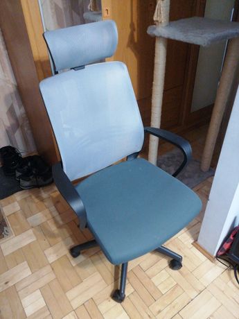 Krzesło biurowe na kółkach