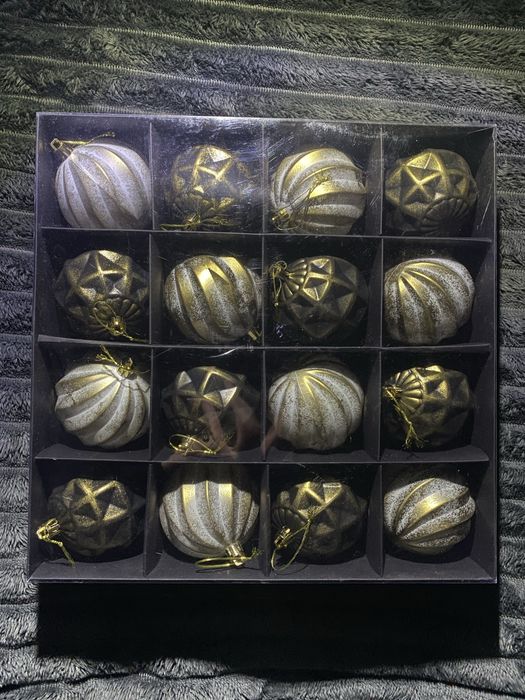 Іграшки на ялинку