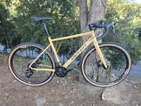 Bicicleta de gravel nova