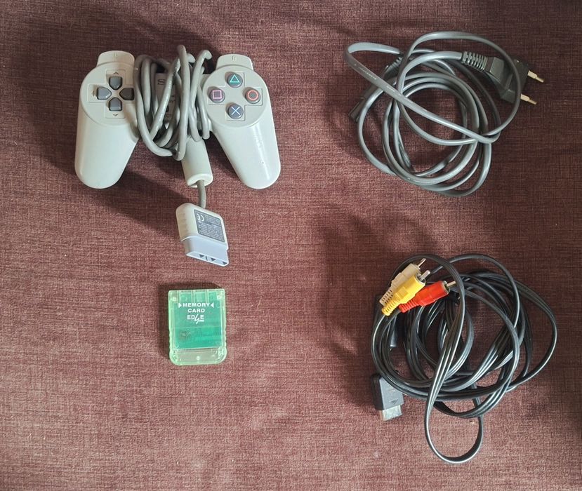 Consola PS1 (SCPH-9002) a funcionar