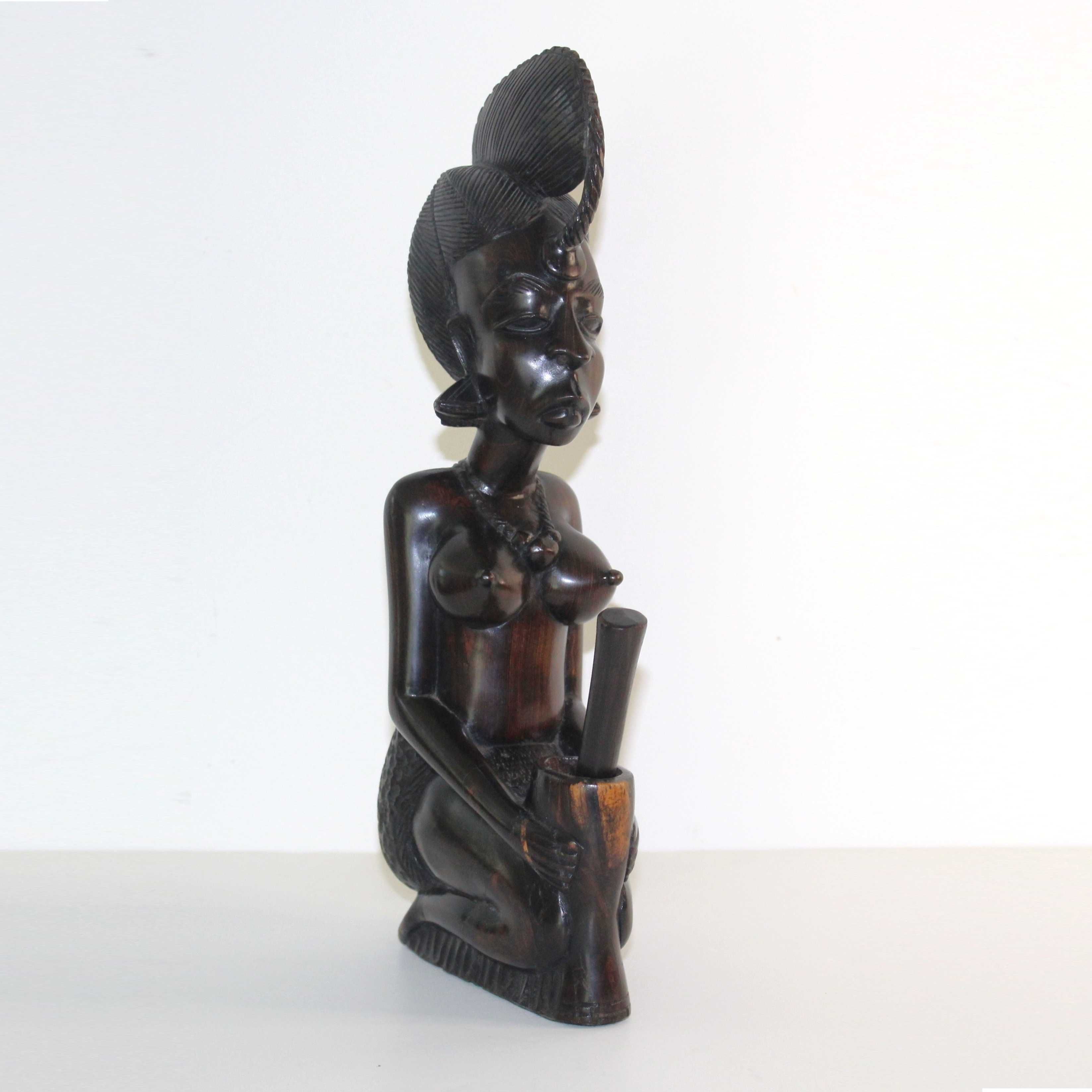 Escultura Africana - Mulher do Pilão - 1963 - Angola