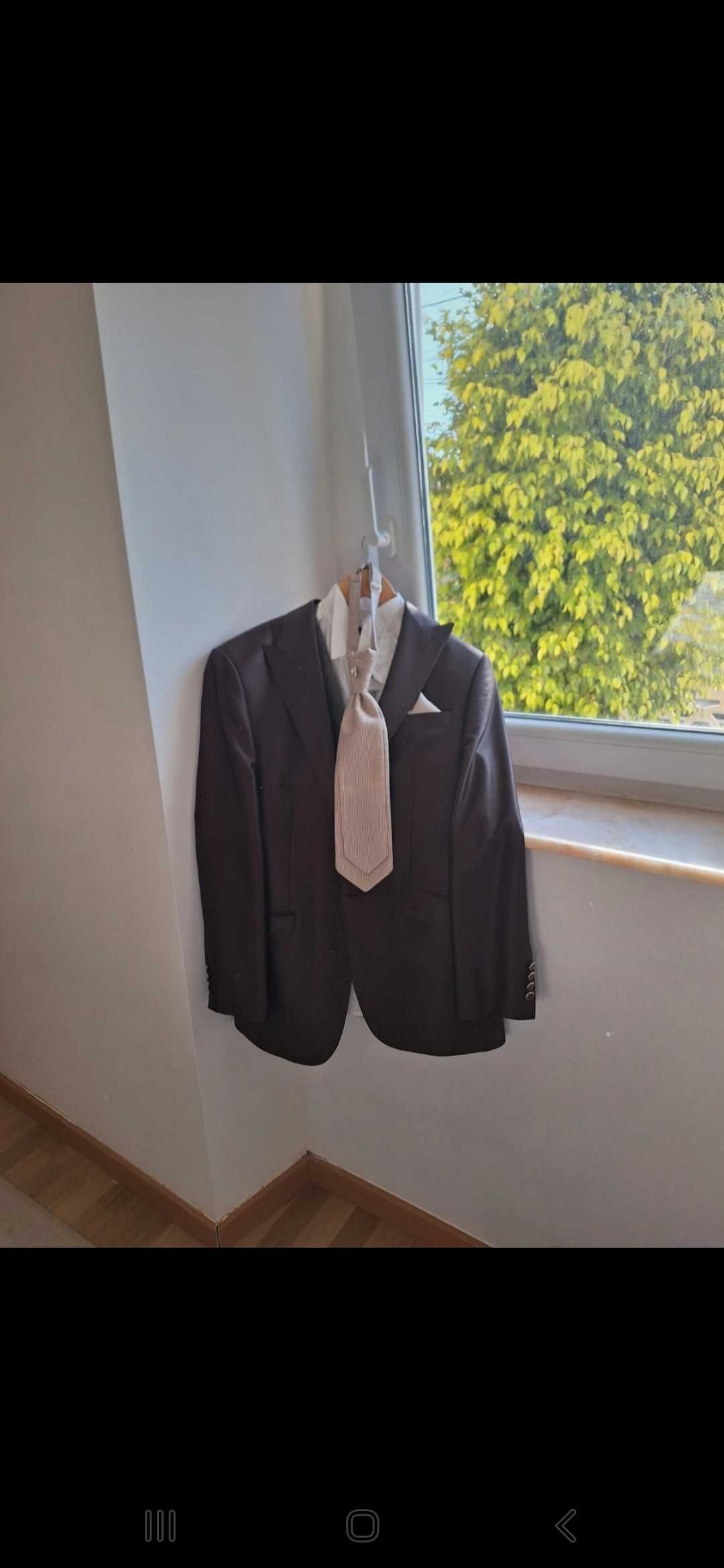 Fato homem em excelentes condições
