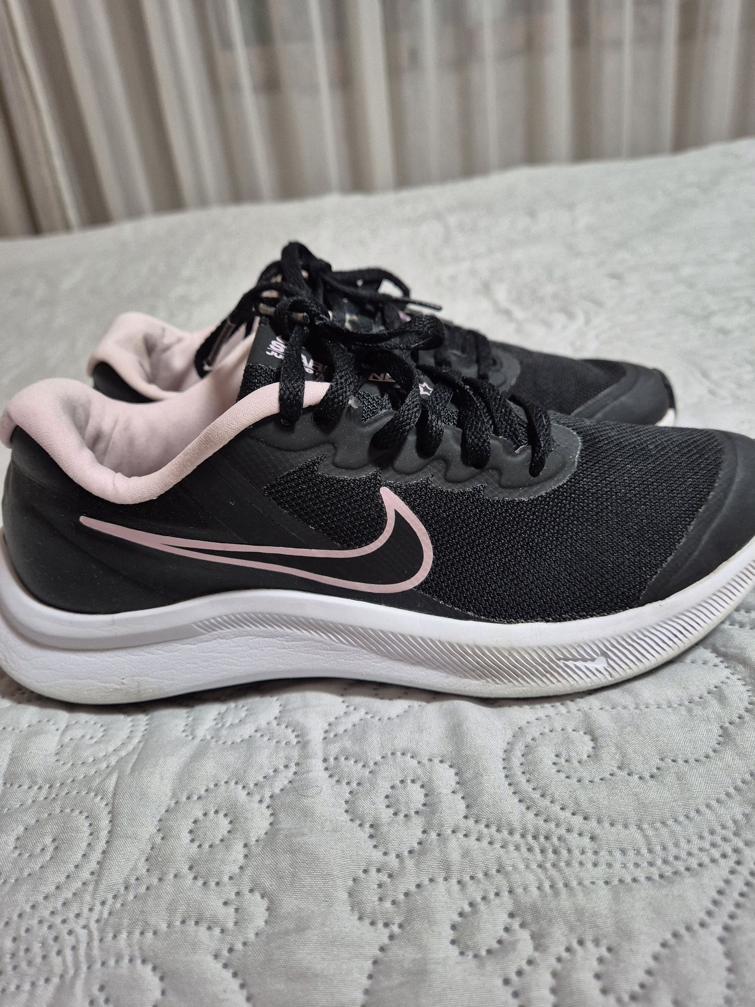 Продам кросівки NIKE.
