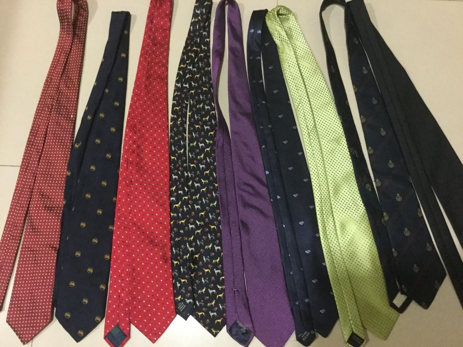 gravatas de vários modelos