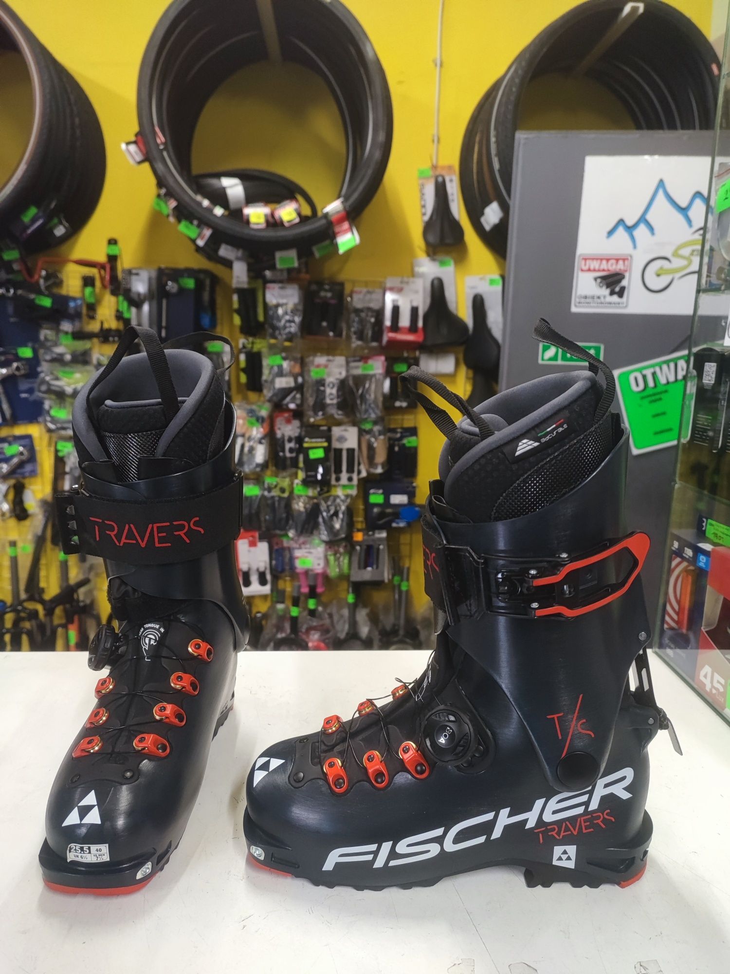 Nr 918 Nowe buty skitourowe Fischer travers TS 25.5