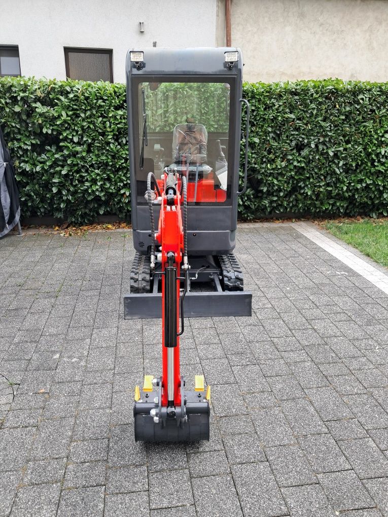 Mini koparka Firmy Yitui z silnikiem kubota