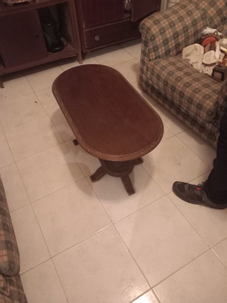 Vendo sofas e mesa de centro