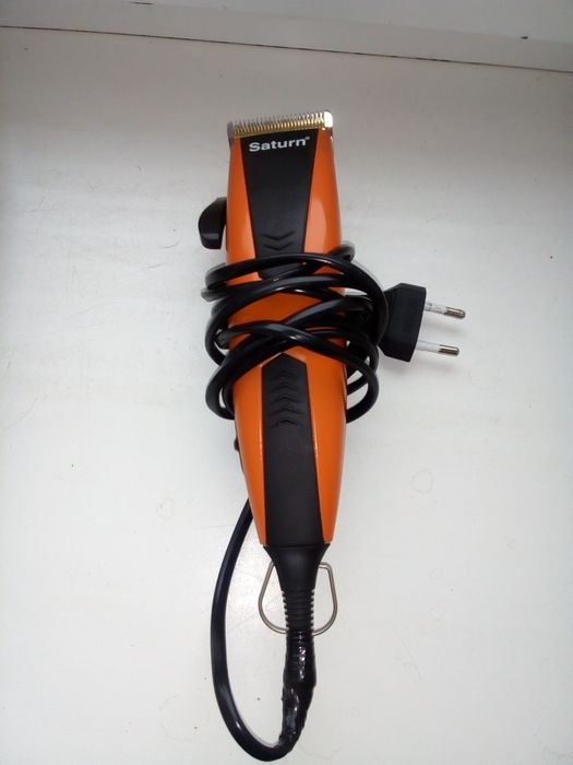 Машинка для стрижки Saturn.
