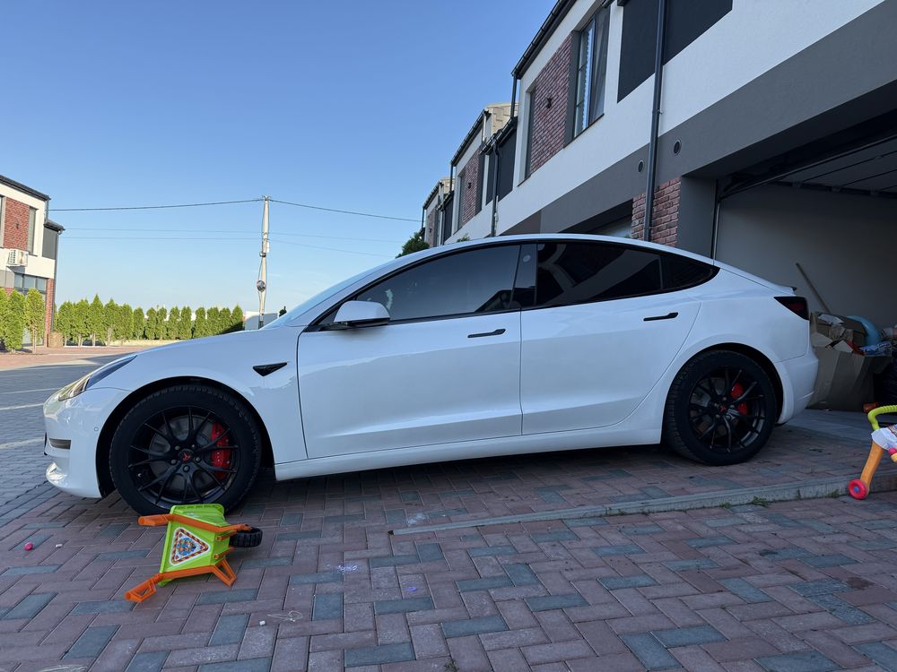 Tasla model 3 2020 performance