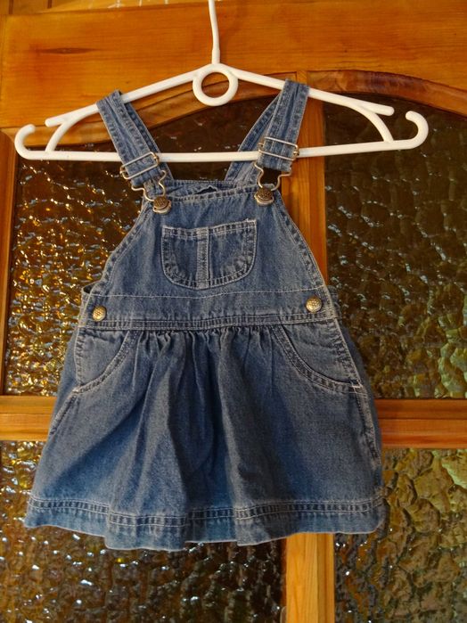 Spódniczka i sweterek na 3-6 miesięcy.