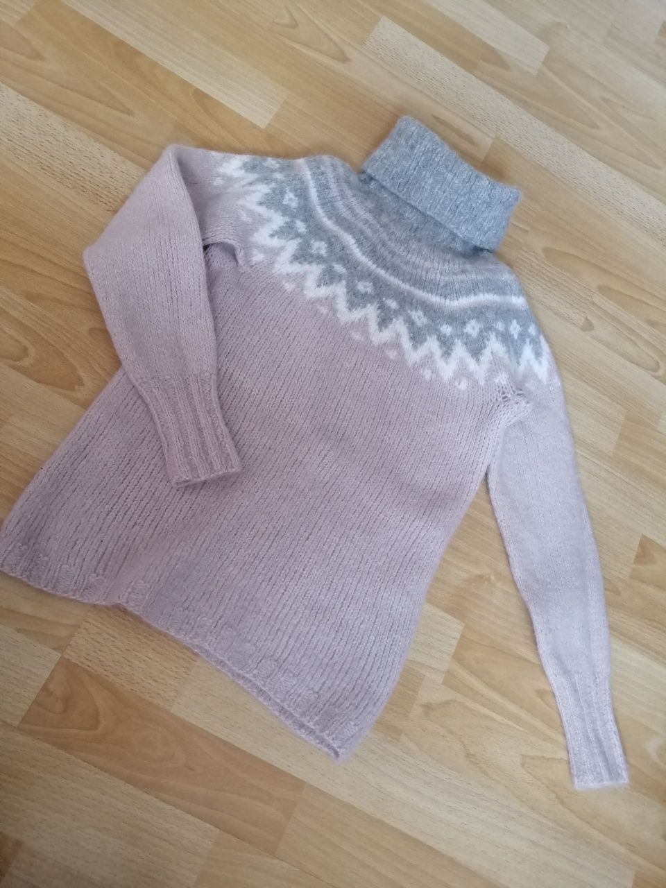 Sweter wełniany z golfem XS S swetr