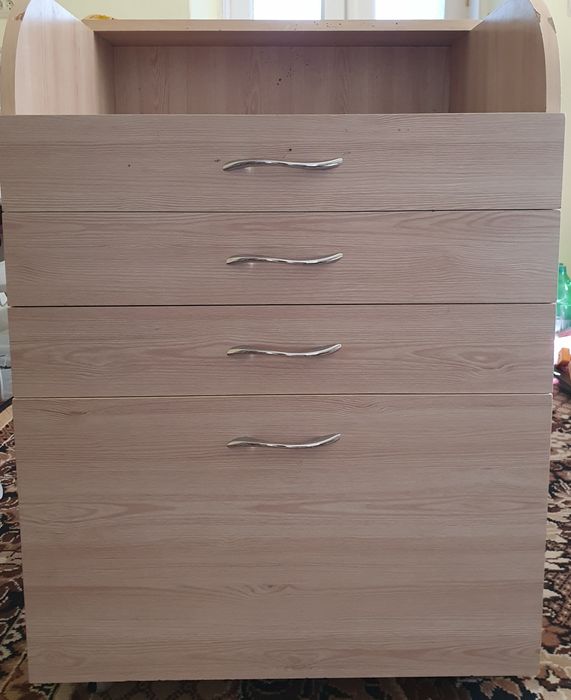 Тумба на коліщатах