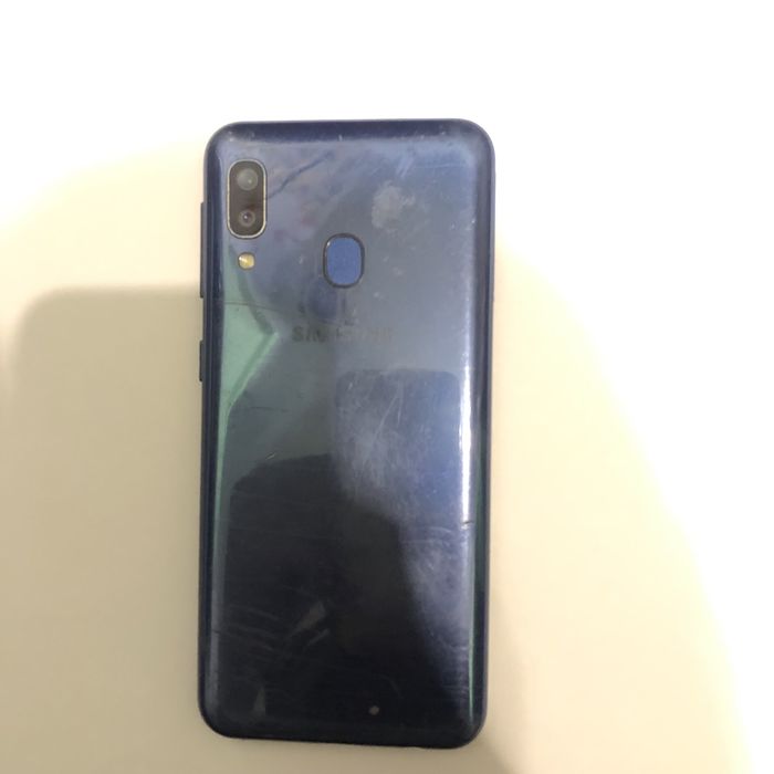 Продам телефон samsung Galaxy A20e 3/32