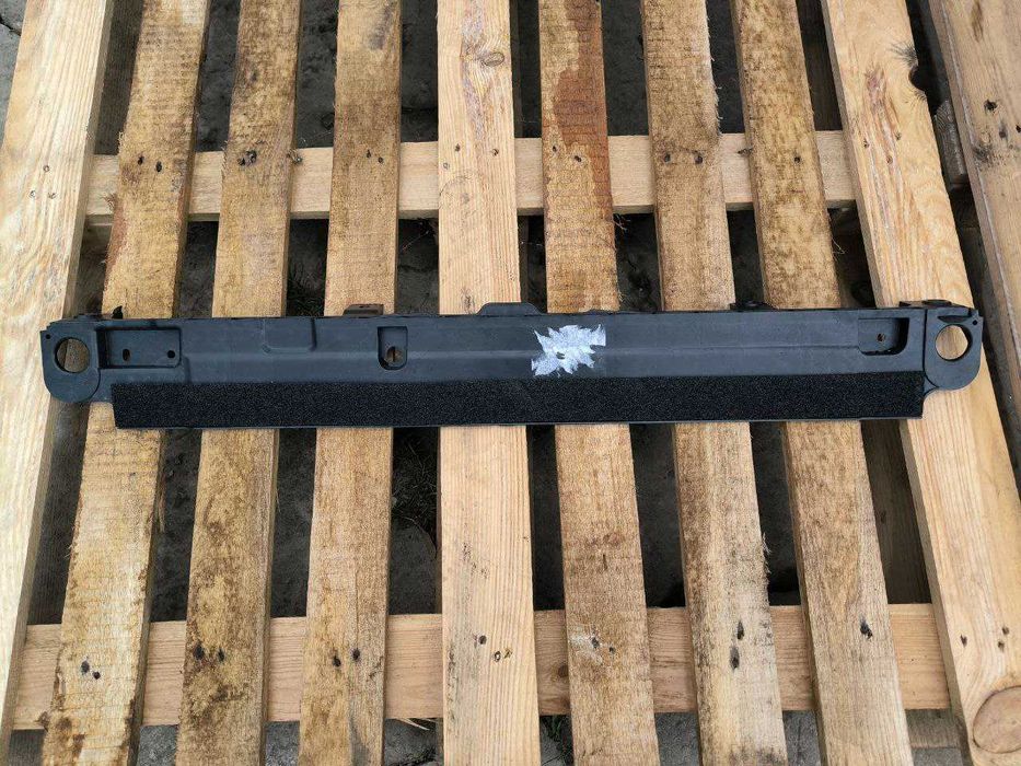 Верхнє кріплення радіатора Nissan Rogue t33 кронштейн радіаторів