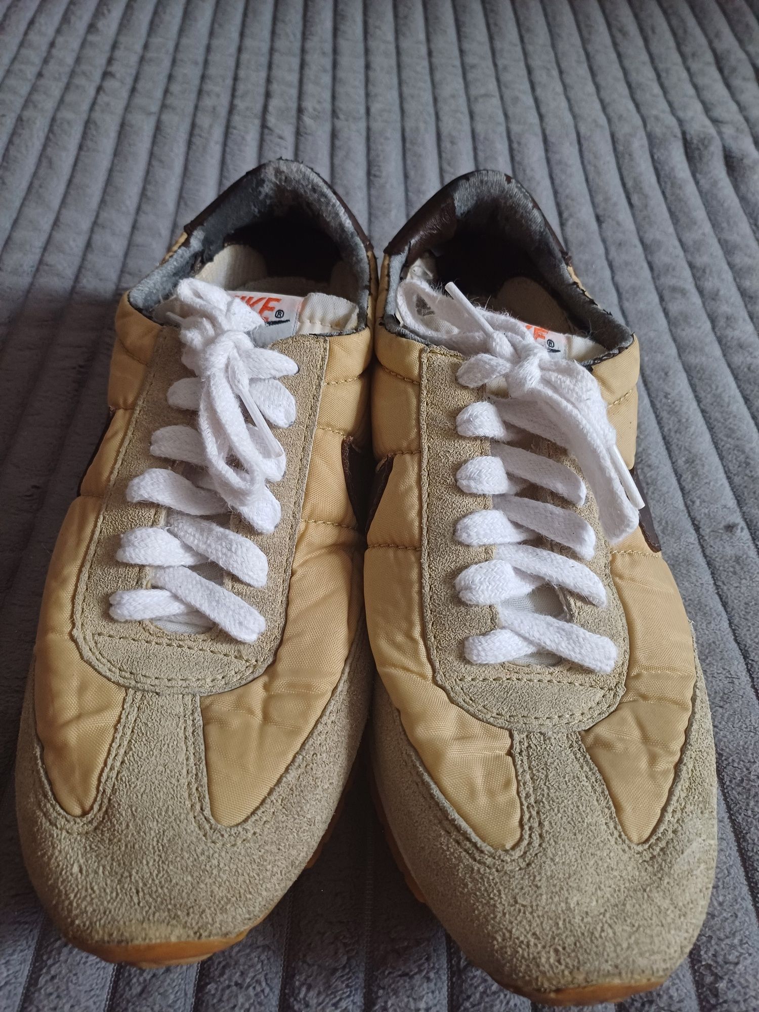 Buty Nike beżowe