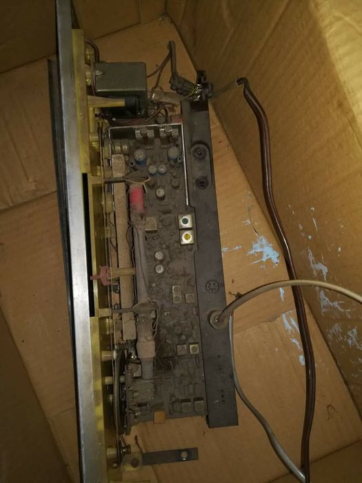 Built-in radio with built-in speakers64551529728771124