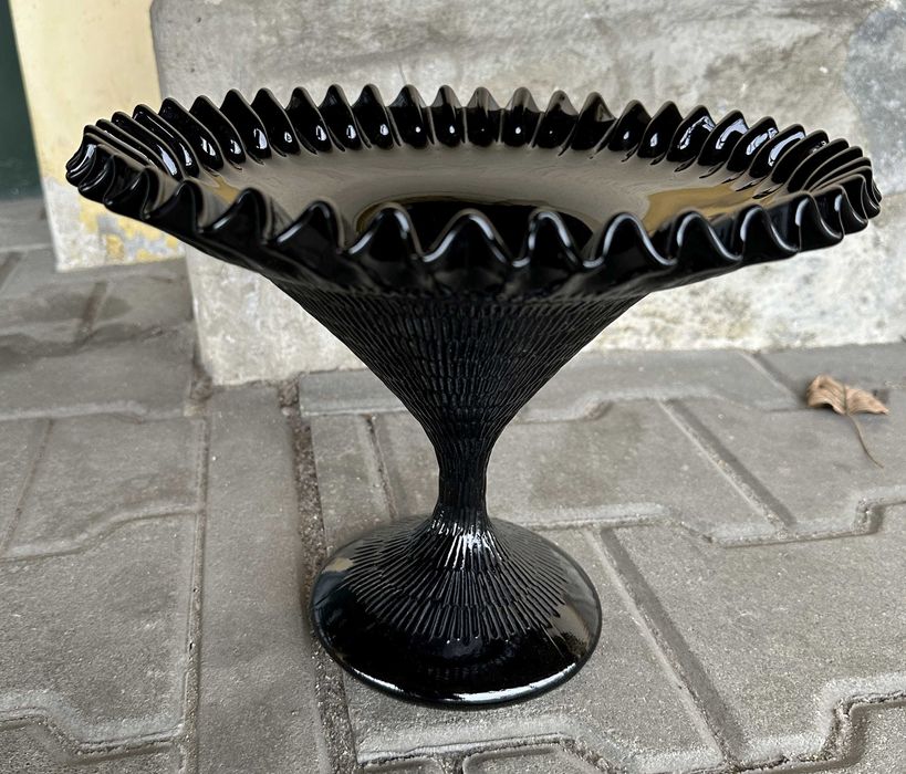 Ząbkowice hialitowa patera na nodze z falbanką