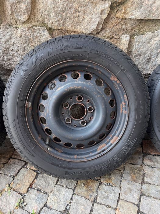 Komplet zimówek Dębica Frigo 185/65 R15 + felgi stalowe 4 szt