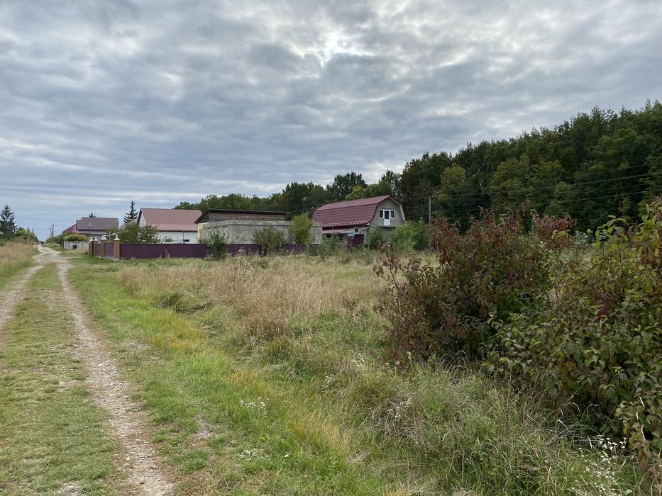 Земельна ділянка - 0,10 га.